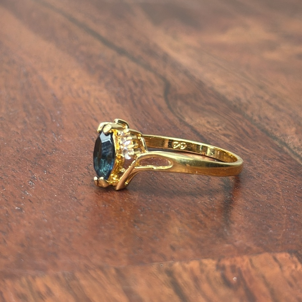 Vintage Gold & Blue Stone Ring - Picture 9 of 12